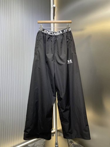 联名巴黎 顶级复刻 字母腰带双面穿长裤-背面 -运动功能性与高级时装的工艺融合 -版型原汁原味，裤长很长，选购的时候只需要看体重即可，裤长需自行找裁缝重新量和剪