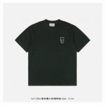 ami 25Ss 联名爱心刺绣短袖 灵感源自八十年代复古 采用定制面料制作而成 官方同款 面料经过同缸染色工艺处理 手感舒适柔软 既时尚又具有个性 无论男女都非