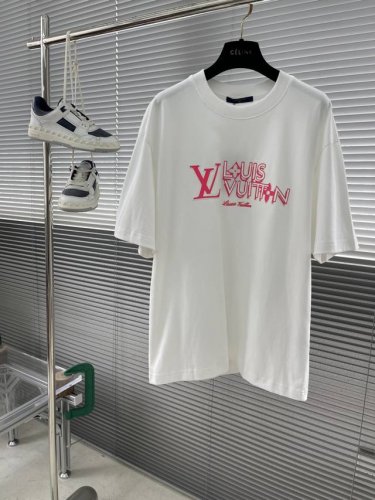 驴牌 2025春夏新款字母胶印花短袖140%纯棉质面料，纯棉透气，日常穿着非常清爽穿感舒适，领口的罗纹针织平整紧密，宽松落肩袖版型，整体极简利落，超级日常百搭！