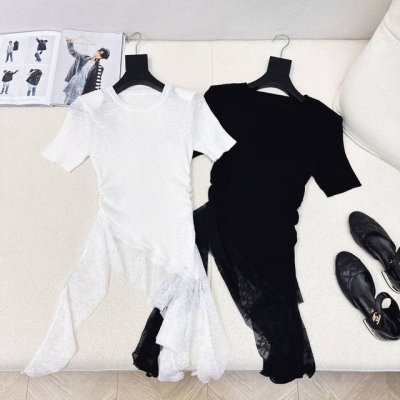 miu 25Ss 春夏最新款拼接蕾丝做法短袖针织衫高级感单品 进口机工艺 舒适不易变形 微透的小性感 单穿打底一样吸睛～～ 两色现货发售Sml S码：肩宽34胸