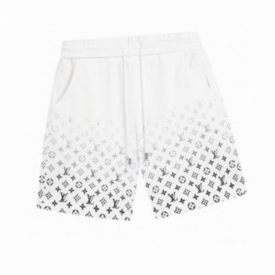 路易威登 Louis Vuitton 夏季新款，经典老花渐变印花休闲短裤，透气舒适度高，细节无可挑剔，品牌元素设计理念，体现高品质。手感细腻柔软！呈现休闲裁剪，