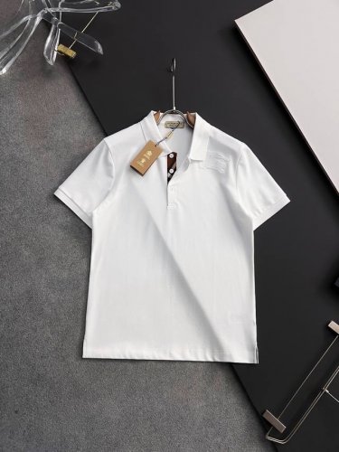 Bur*新款胸口微标刺绣两色polo衫 这款采用弹力珠地棉面料匠心打造，撞色领口螺纹厚实饱满 激光Logo贝母扣微标刺绣 ，尽展别样风采。版型超正，上身效果超赞