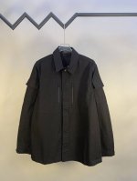P380 Balenciaga 巴黎世家 Fw25 单排扣拉链长袖夹克外套 隐藏式按扣门襟开合 前胸对称拉链口袋 衣袖侧边品牌Logo刺绣点缀 简单设计款式 尺
