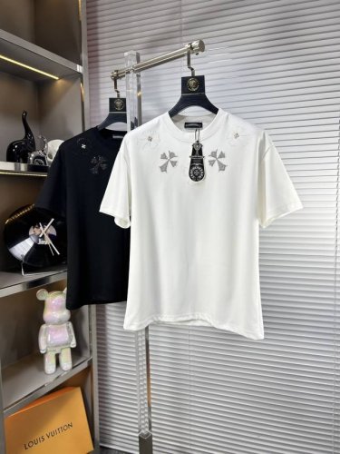 P220 Chro*克罗心 Ss25春夏新款短袖，顶级图案Logo，帅气时尚，简约百搭款。面料棉 不仅挺括，保持潮流的廓形，又穿着舒适，纱织更细腻 码数：S-X