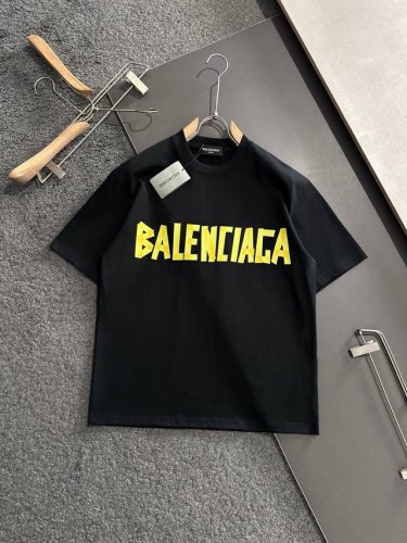 Bal 2025Ss春夏最新款圆领时尚短袖T恤，官网同步，专柜纯棉面料！贴肤舒适，耐看又好穿，经典简约Logo设计，原厂工艺一丝不苟，型男必备单品 码数M-3X