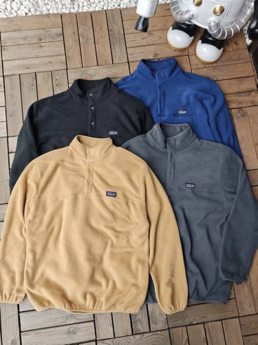 patagonia巴塔哥尼亚春秋新款户外保暖立领排扣抓绒套头衫 采用-R1 Air Zip-Neck户外科技抓绒面料，是一种具有轻便、透气、快干性能的抓绒A99