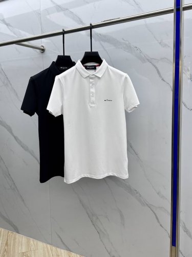 Kiton 2025春夏新款男士翻领polo衫短袖T恤 柜台同步发售 简洁时尚百搭 高端品质 胸前Logo设计 袖口特定螺纹针织完美收边，定制进口双股丝光珠地棉