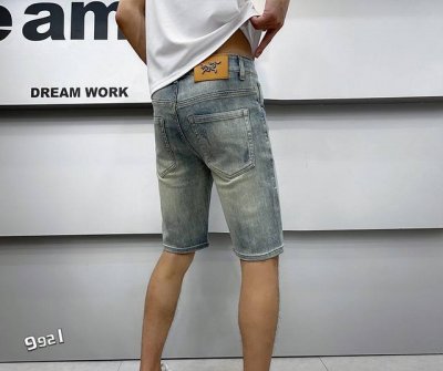 潮流新款短裤 鸟夏季洗水牛仔裤中裤 经典复古洗水工艺，五分短裤版型尽显高级质感，面料微弹力柔软舒适！修身版型设计非常好搭配！码数28 38 ！