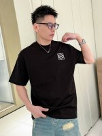 罗意威 2025春夏新款首发专柜最新款短袖圆领T恤 高端订制 设计前卫时尚！品牌Logo重工艺设计 高端定制丝光云朵棉面料.手感柔软.穿着舒适.专柜级别精致车线