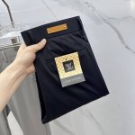 lv*路易威登 2025春夏新品休闲裤西裤，官网同步发售，裤身工艺设计，进口客供辅料、面料定制，代工厂P出品免检！每个细节做到极致，原版五金配件，潮范十足、上身