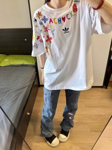 阿迪达斯三叶草Adidas 彩虹字母高街短袖情侣款短袖宽松版型T恤衫学院风短袖 ~260克紧密纯棉面料 不起球不变形 透气舒适抗菌 ~版型比较立体男女都能穿 最