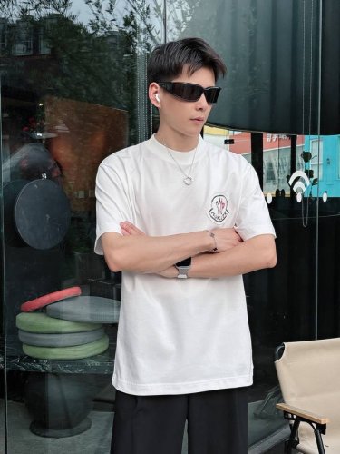蒙口 2025春夏新款男女同款短袖T恤 定制专属纯棉面料 定制原版工艺螺纹 胸前重工字母Logo工艺设计 简约大方 从容百搭 档次极高 完美融入时尚还有风情感一