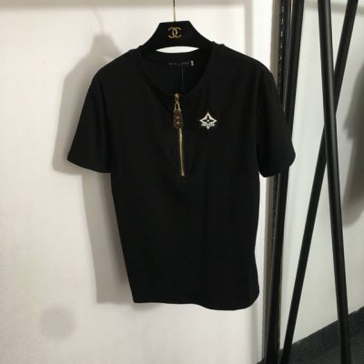 款号20252685 Lv*新款 Logo胶印半拉链短袖修身T恤，黑色，S-Xl， M码；肩宽43，胸围92，袖长19，长63