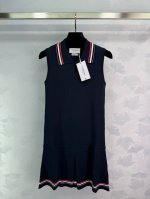 Thom Browne*无袖polo连衣裙，经典翻领设计，红白蓝装饰，让衣服不再单调乏味 针织的剪裁手法 修饰身形 弹力舒适 洋气十足！1色3码Sml T226