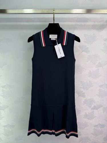 Thom Browne*无袖polo连衣裙，经典翻领设计，红白蓝装饰，让衣服不再单调乏味 针织的剪裁手法 修饰身形 弹力舒适 洋气十足！1色3码Sml T226