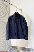 P550 J856 Paprada 2025春季新品，防水连帽夹克外套，同步官网发售！原厂代工出品，该款夹克外层超柔聚酯纤维防风防水，功能与时尚型兼具。时尚美观
