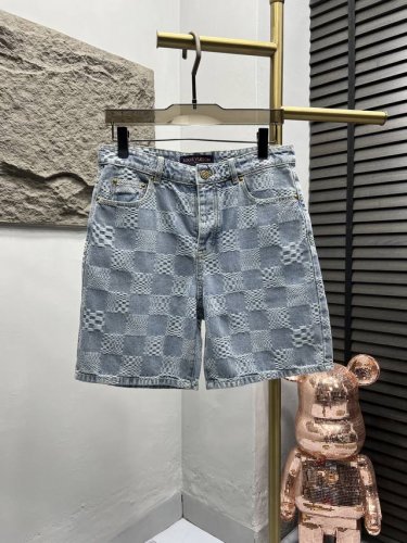 短裤 -驴牌 25Ss新款套装短袖衬衫以 Damier 提花与种子图案烘托轻盈质感，为细腻青年布织入 Marque L.Vuitton DéPoséE 标识，令