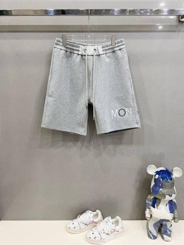 顶级版本 Moncler尼龙口袋短裤 25Ss新款Moncler蒙口立体刺绣尼龙口袋徽章五分短裤 采用重磅透气层原版面料，质感一流，作为当下超火的品牌，没有夸张