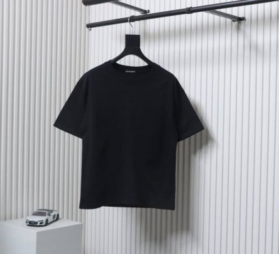 Balenciaga 巴黎世家 24Ss 签名烫钻字母短袖T恤 面料采用定制240G 26支特滑双股2精棉平纹高密无尘全棉布料。前幅高0密度加厚，走线 平整，代