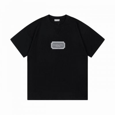 Dior 迪奥 银标刺绣短袖T恤 面料采用21支320克的双股赛络纺布 手感顺滑不易变形 工艺采用田岛刺 绣精密度高达5W针 立体且清晰 男女同款系列 颜色.黑