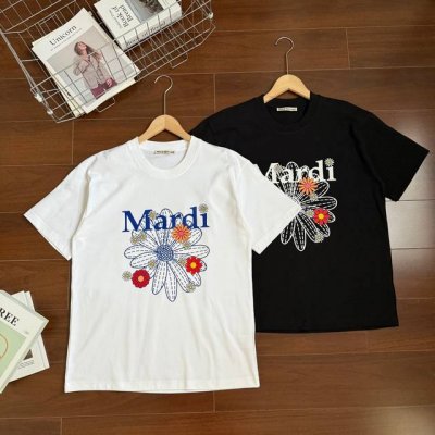 韩国品牌Mardi 碎花雏菊短袖 小红书 网红直播爆款 圆领短袖T恤 -面料采用260G纯棉面料，达到透而不露的黄金平衡点，完美规避透视尴尬，成衣尺寸稳定，多次