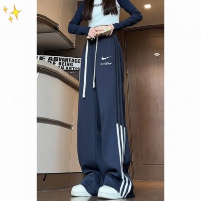 上新 耐克 Nike三条杠字母刺绣直筒裤安哥拉红拖地裤卫裤海外专柜款三条杠休闲裤，男女同款，小红书 Ins 抖音爆款，四色齐发，超人气单品，经典Logo，版型好