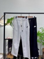 耐克美式铆钉直筒裤 Nike耐克美式铆钉直筒裤卫裤 Ins韩版秋季新款 松紧腰宽松显瘦显高 采用优质纯棉面料 细节质感极佳后面口袋搭配膝部铆钉设计更显潮流正品廓