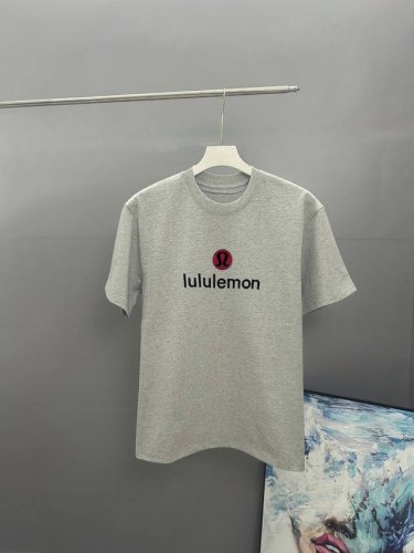lululemon露露 刺绣款 2025春夏经典圆领短袖T恤采用280克双纱精棉 衣服偏厚使整体高透气和柔软性 三标齐全 男女同款 颜色 白色 黑色 灰色 杏色