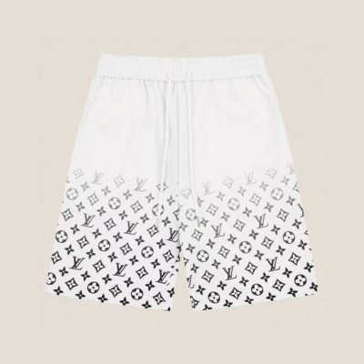 路易威登 Louis Vuitton 夏季新款，经典老花渐变印花休闲短裤，透气舒适度高，细节无可挑剔，品牌元素设计理念，体现高品质。手感细腻柔软！呈现休闲裁剪，