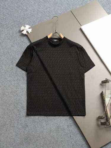 fendi 芬迪微宽版型Xs-L 新款独家限定 25年最新最顶级 华夫格提花绣字母Logo 精美重工艺 280克洗水面料T恤作为奢侈界的龙头，密扁机领成了其版型