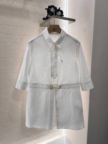 gucc*2025新品上架 开衩系带衬衫裙 定制Yb斜纹全棉材质 质感高级 透气舒适 中袖连衣裙版型 领口系带暗扣开襟裁剪利落修身 腰身直筒版型起到遮肉包容效果