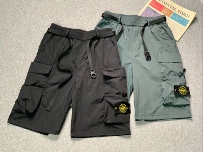 stone Island 石头岛25Ss新品工装机能风大口袋徽章Logo百搭休闲短裤，经典百搭永不过时，夏季出行必备百搭短裤 高密度特定梭织全棉纱卡面料，上身舒