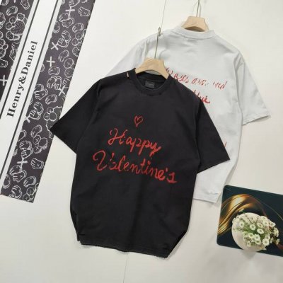 尺码Xs-L爆款推荐 Balenciaga 巴黎世家2025 Ss 巴黎情人节限定款英文直喷印花短袖T恤 本市场No.1的质量 真正天花板品质 全部原版开发注意