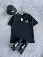 罗意家 2025春夏新款首发专柜最新款短袖圆领T恤 高端订制 设计前卫时尚！品牌Logo重工艺设计 高端定制面料.手感柔软.穿着舒适.专柜级别精致车线.做工精细