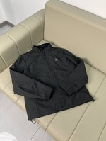 可隆Kolonsport 行政夹克 加绒底衬复合立领软壳夹克外套，防风防泼水，穿着保暖舒适马蹄袖设计，内侧使用弹力带，外观简约，穿着合体立领式设计，既可外穿，也