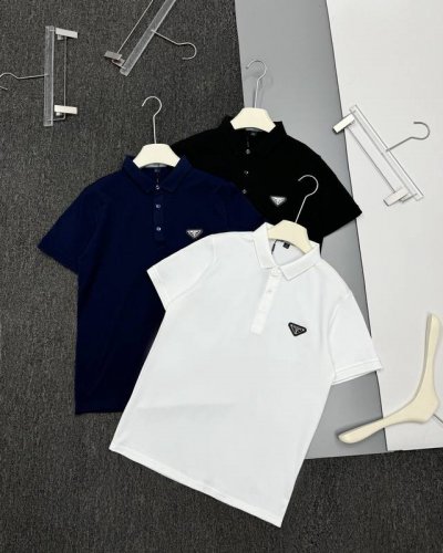 100（顶级版本 区别通货）Prada/普拉达钢标简约Polo短袖 比普通针织布更透气、干爽及更耐洗。经典无需多言，看似简单的Polo衫其实是最时尚的单品.设计