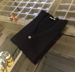 P家重磅推出羊毛开衫，时尚针织开衫外套长袖毛衣，精美辅料搭配，立体感十足。个性时尚，精湛的工艺，缔造非凡的细节，经过复杂的工艺，面料成分是上等进口的羊毛混纺 它