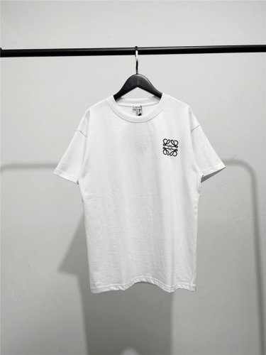 高版本 质量很好 高品质罗意威Loewe经典刺绣Logo短袖T恤 质棉质平纹针织圆领T恤 原版面料 官方同款 短袖T恤 定制同缸染面料 手感非常舒服 春夏最新砖
