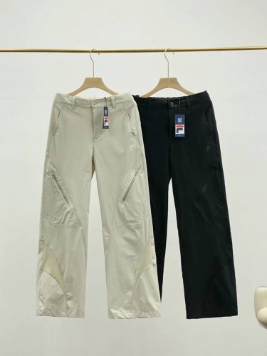 fila 赵思露同款斐乐潮牌梭织多口袋工装女裤，小腿部位配松紧带，运动、休闲二合一 ，三标齐全如此完美佳作奉献给大家。面料采用最新原厂动感珠地速干梭织面料，手感