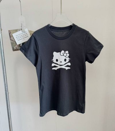 品名 小众C位邪恶骷髅头Kt正肩短袖 尺码 M.L 颜色 黑灰色 黑化的 社交平台流量密码 留学生都爱穿 基础正肩黑T日常好穿 甜酷 Yb材质一般 领口松塌 我