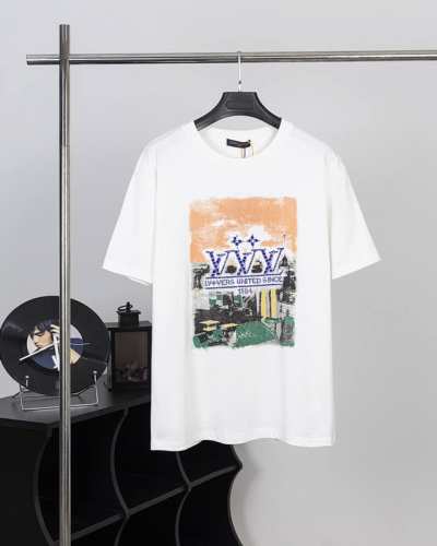 100 款号#L01 louis Vuitton/路易威登 黄昏屋顶印花圆领短袖 T恤 三标齐全 采用高克重纯棉面料！数码直喷工艺烫钻工艺，手感非常舒服 Os落
