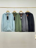 供 Lululemon 露露25初春男士户外连帽休闲夹克外套！轻量透气风壳！自收纳！关网在售 ！ 轻薄不闷热 为户外训练提供较多遮盖 采用网面结构设计 面料轻度