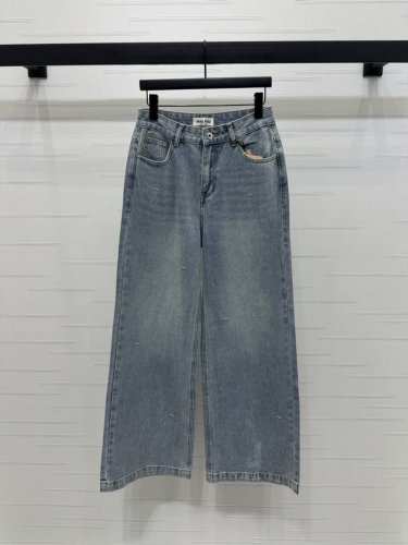 上新原单高端品Miumi*2025春夏最新系列！高温烫钻牛仔裤！定制进口斜纹棉牛仔材质 多重酵素水洗工艺处理 通体烫钻工艺设计 彰显品牌调性 增添造型层次感 高