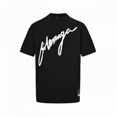 Balenciaga 巴黎世家 草写字母发泡印花短袖 采用双纱平纹，100%棉，32支双纱棉高密布，面料用的是国产新疆优质棉纱，新疆棉花是国产棉花中公认的优等材