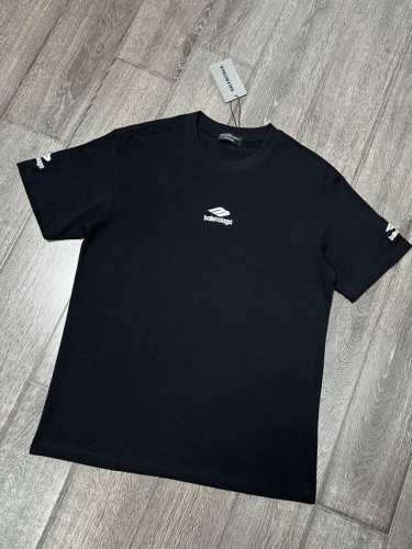 Balenciaga ：短袖T恤 工艺：刺绣 颜色：黑色 白色 码数：S~Xl 面料：精梳紧密棉盖棉280G 柔顺手感，做工细致。男女同款宽松版型！