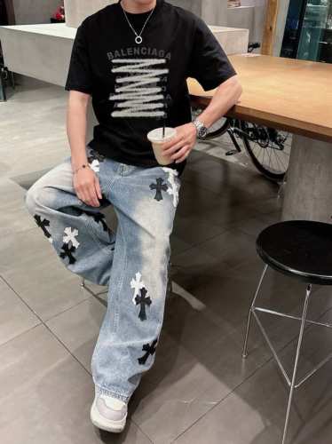 balenciaga巴黎世家 50Ss新款经典印花短袖，明星穿搭款，采用双纱纯棉280G，印花工艺，面料颜色定制定染，不缩水不退色。手感舒服，质感超强潮男潮女必