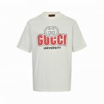 gucci 古驰 25Ss 胸前字母印花短袖 高端绒面发泡印花工艺 三标齐全 ，黑白双色，280克高克重全棉。手感超好，做工细致，厚度适中，男女同款。 颜色：黑