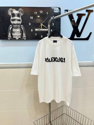 款号149 Balenciaga巴黎世家拼色刺绣短袖 采用300G纯棉双纱面料 上身舒适柔软 前片后领口采用拼色刺绣 高端立体 高版本可随意对比 三标齐全 男女