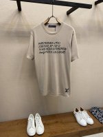 lv、25Ss棉质圆领短袖，正品8850购入 定染60支高品精疏棉质线，采用德国多尼尔12针织机，毛料提花，毛料酵洗，定制1：1商标，宽松版型 尺码：S-Xl
