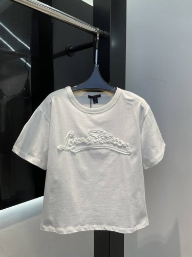 Lv25早春新新款T恤 烧硬挺Logo 高级定制面料 简单时髦 上身效果特别好 做工品质看细节 高品质 Sml